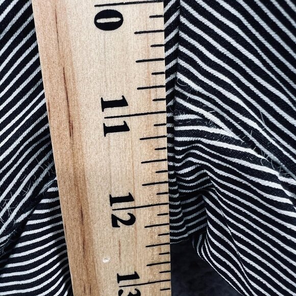 Chicos Perfect Stretch Shorts Womens 2 Large Short Black White Stripe Pull On - Picture 10 of 12